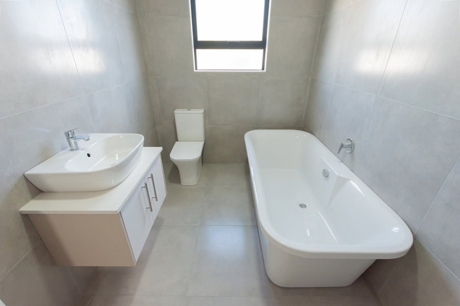 3 Bedroom Property for Sale in Brittania Beach Estate Western Cape